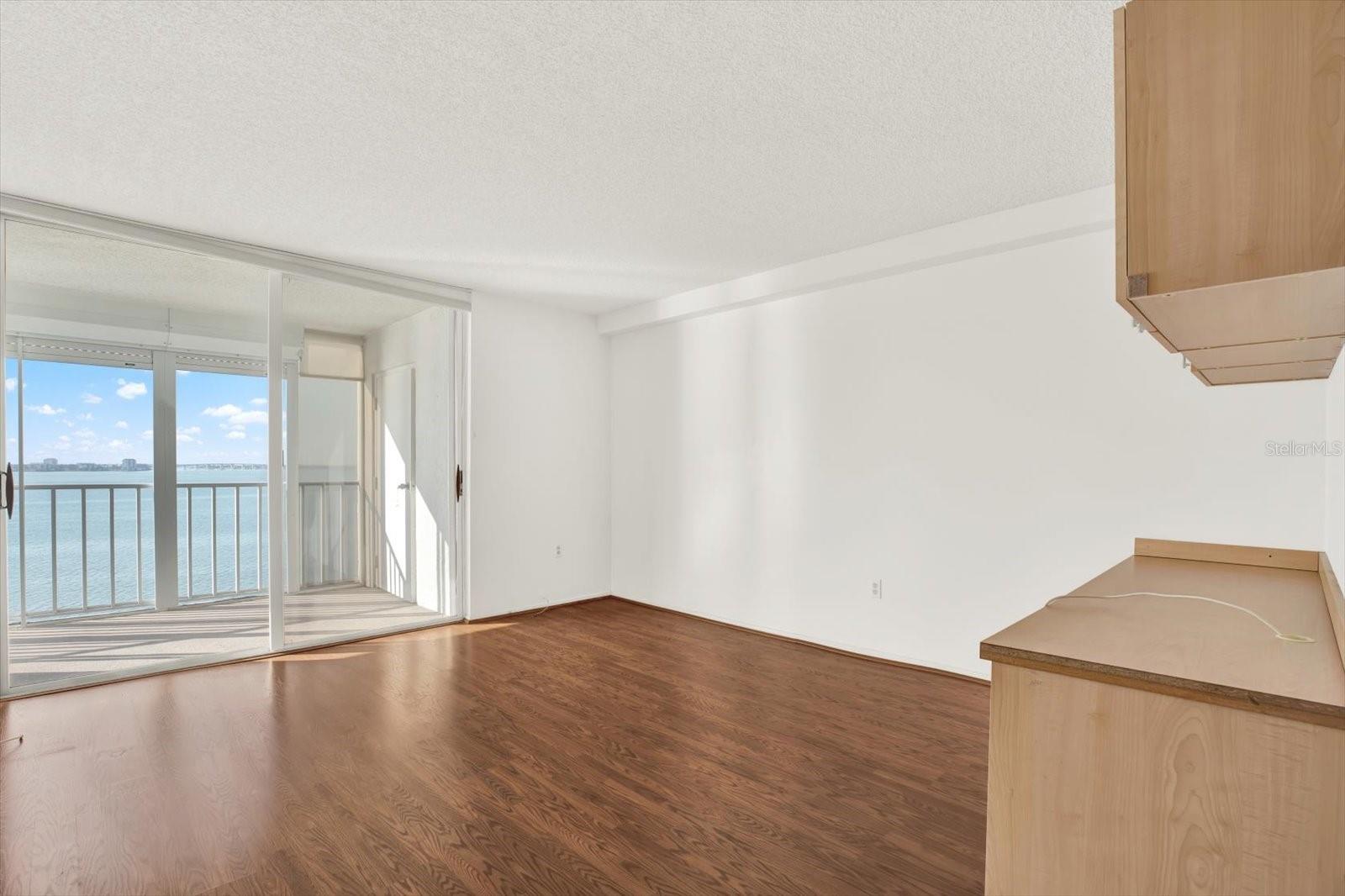 Image 12 of 36 For 6060 Shore Boulevard S 909