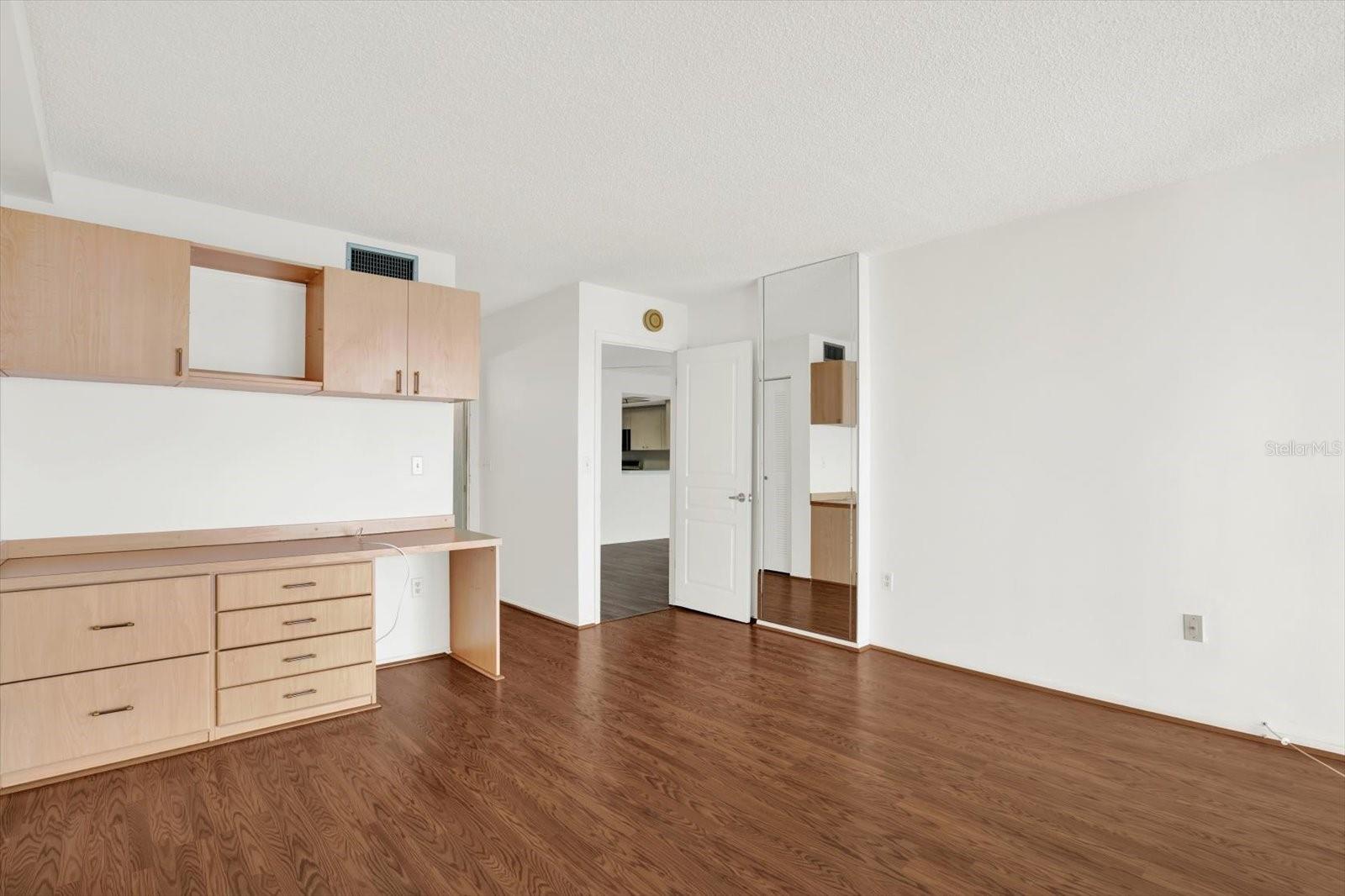 Image 13 of 36 For 6060 Shore Boulevard S 909