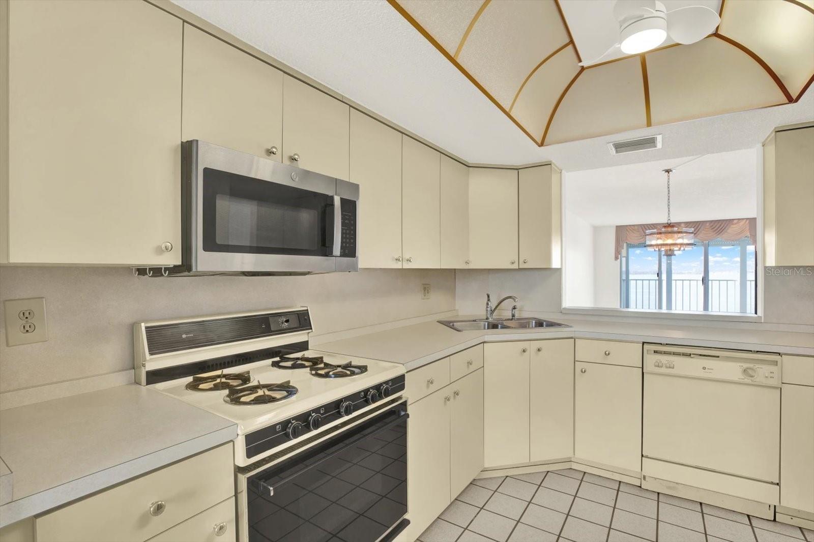 Image 25 of 36 For 6060 Shore Boulevard S 909