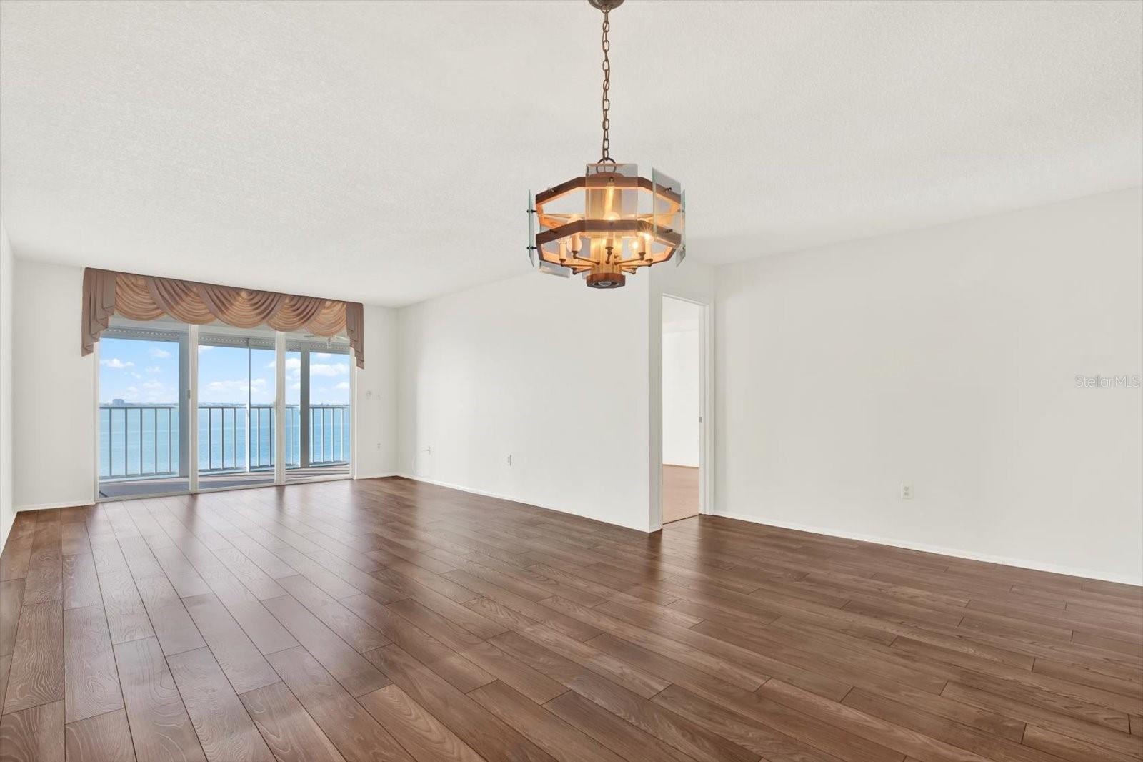 Image 4 of 36 For 6060 Shore Boulevard S 909