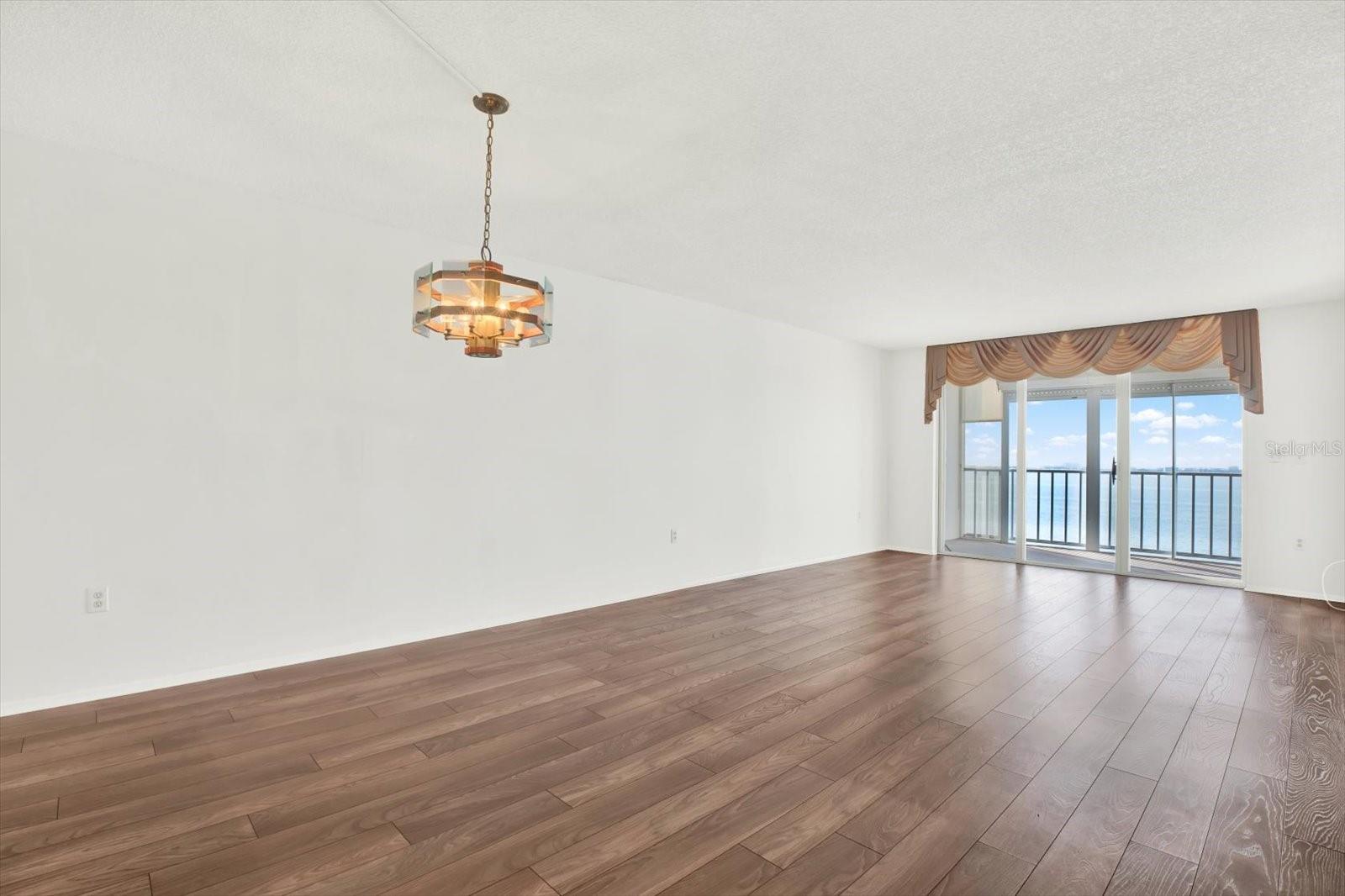 Image 5 of 36 For 6060 Shore Boulevard S 909