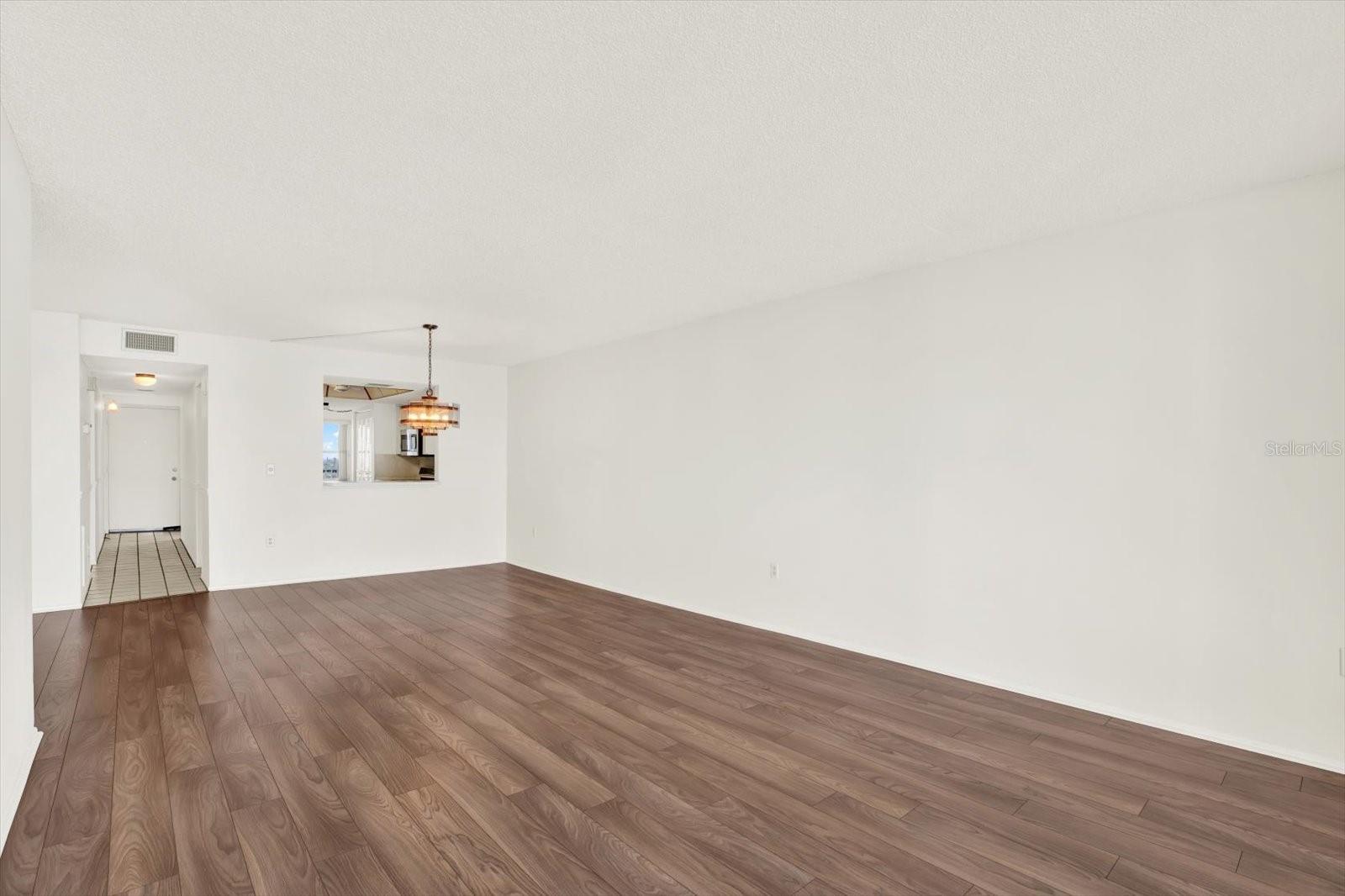 Image 6 of 36 For 6060 Shore Boulevard S 909