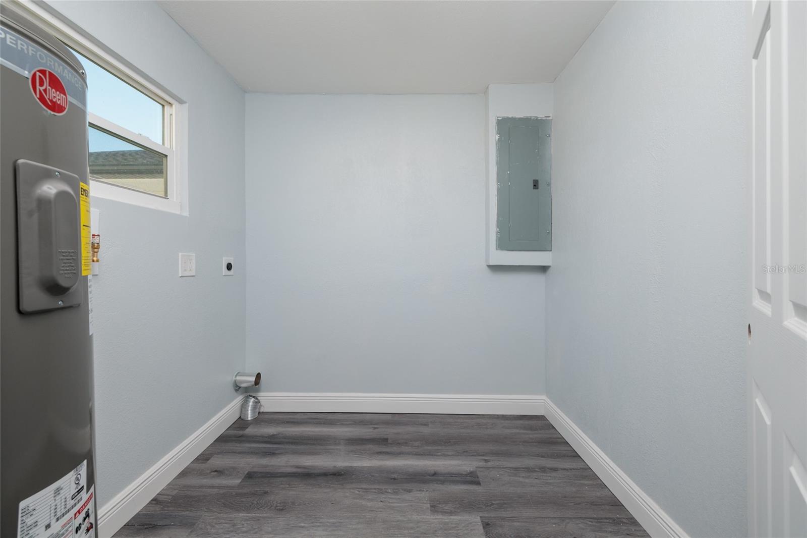 Listing photo id 11 for 1709 Perio Street