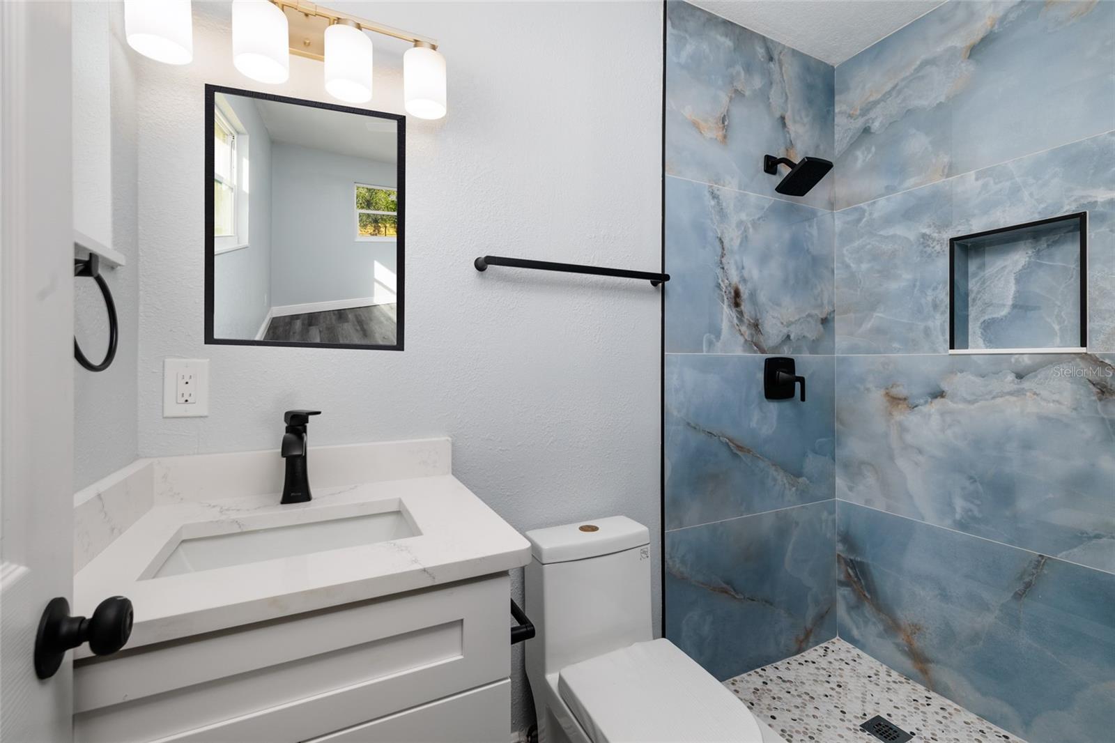 Listing photo id 14 for 1709 Perio Street