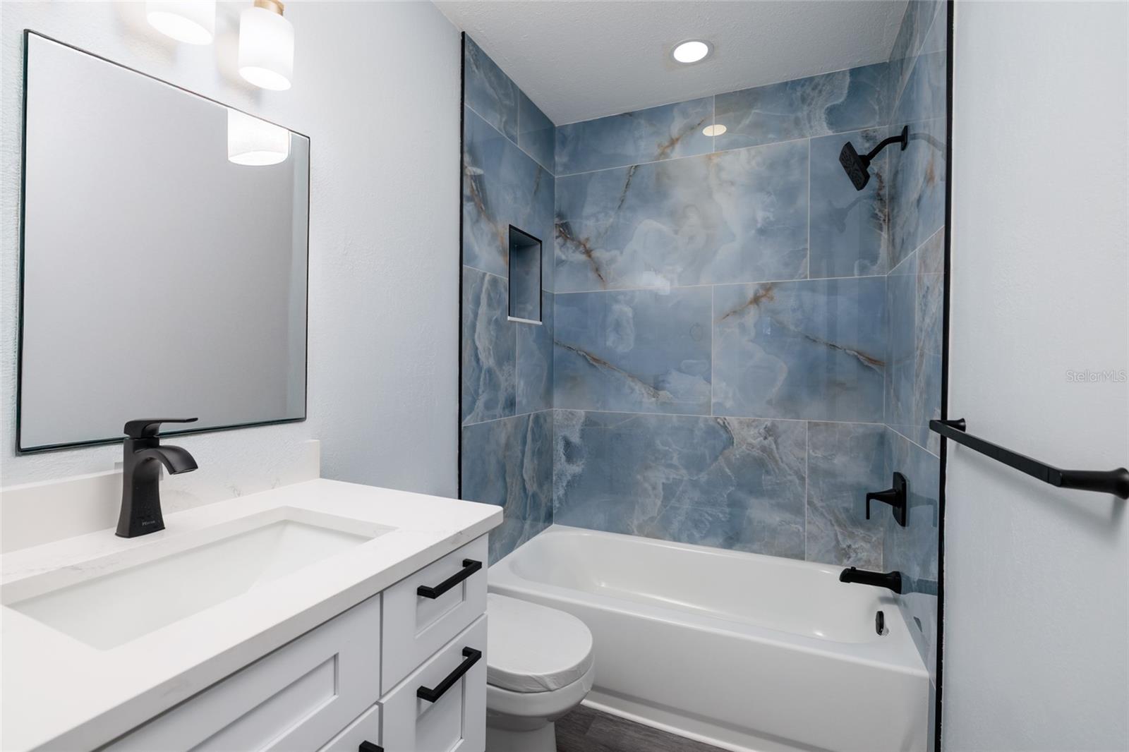 Listing photo id 17 for 1709 Perio Street