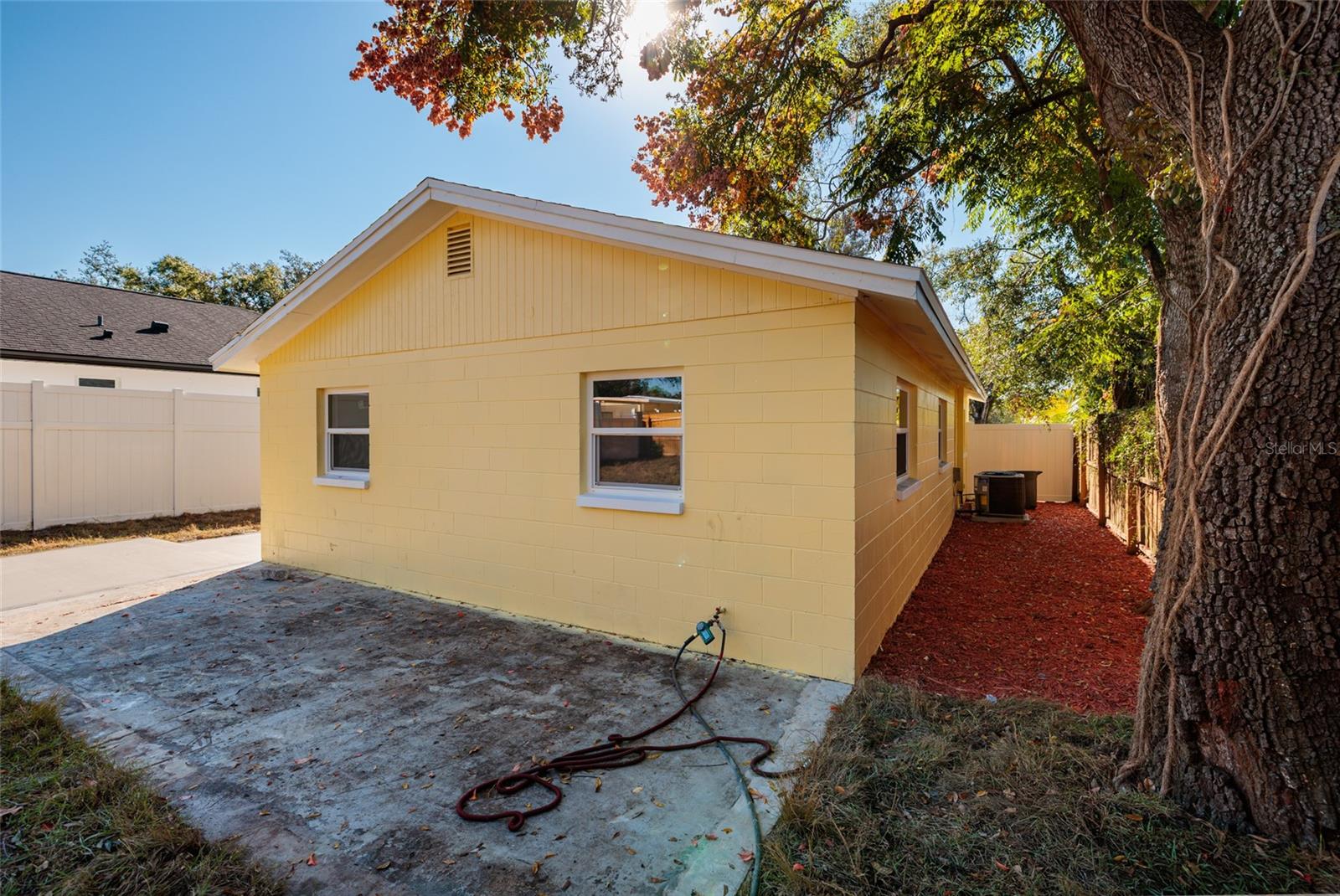 Listing photo id 24 for 1709 Perio Street