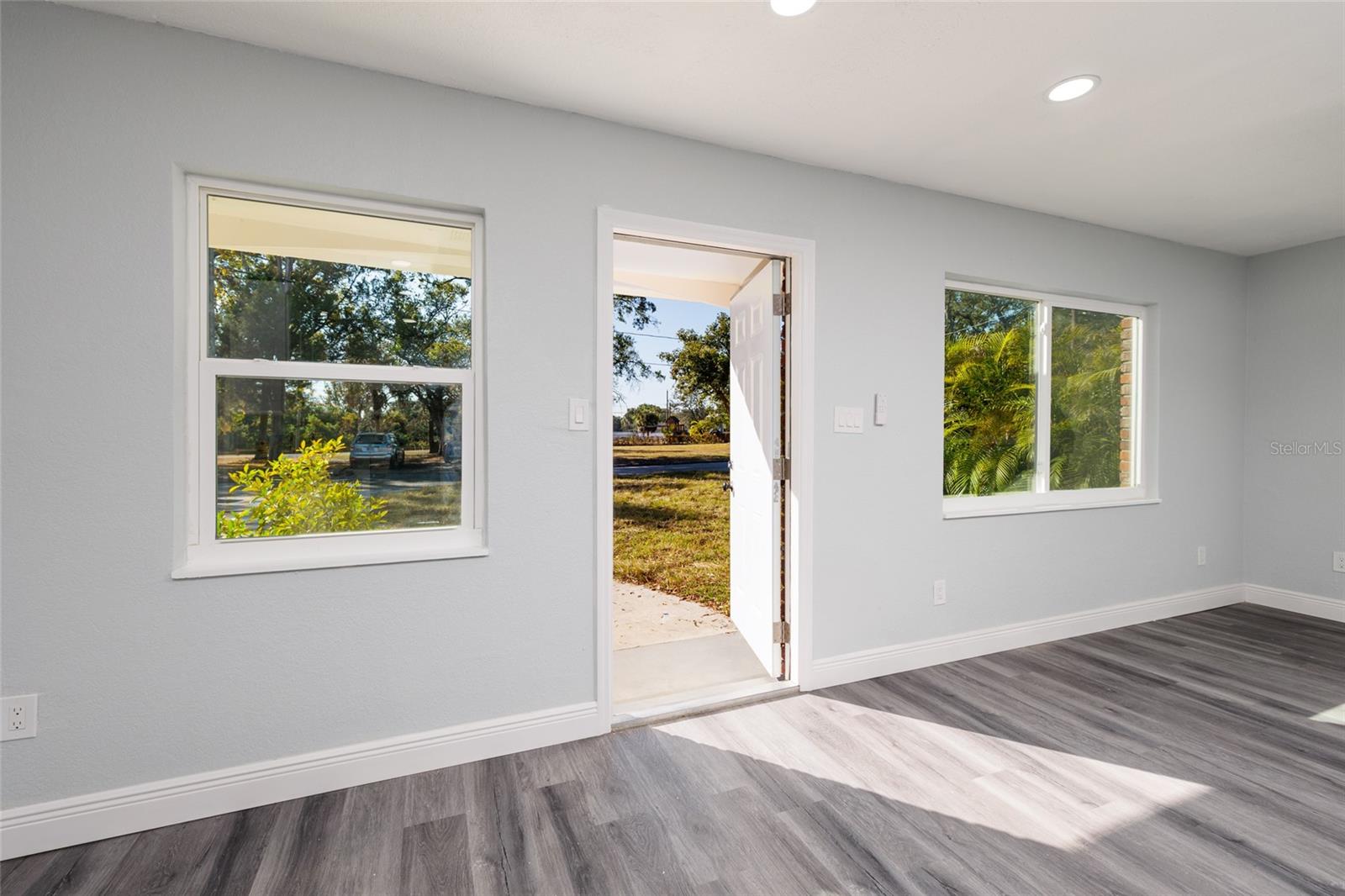 Listing photo id 1 for 1709 Perio Street