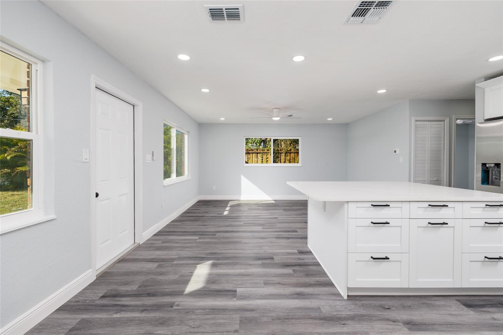 Listing photo id 2 for 1709 Perio Street