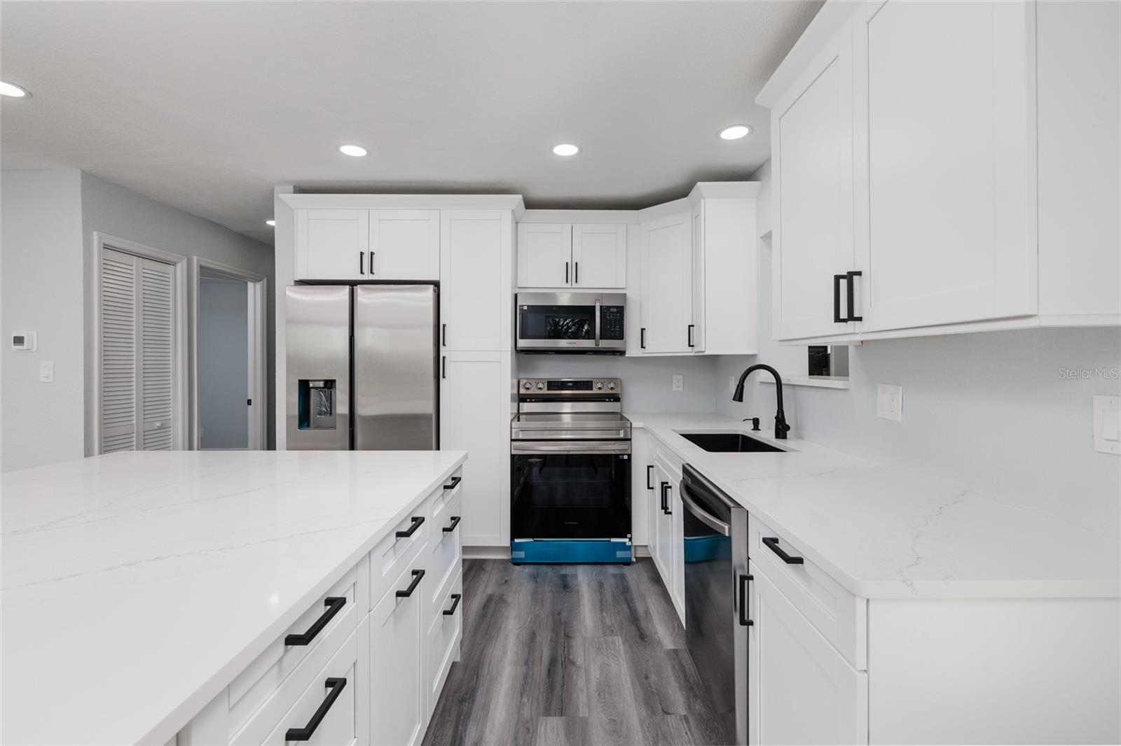 Listing photo id 3 for 1709 Perio Street