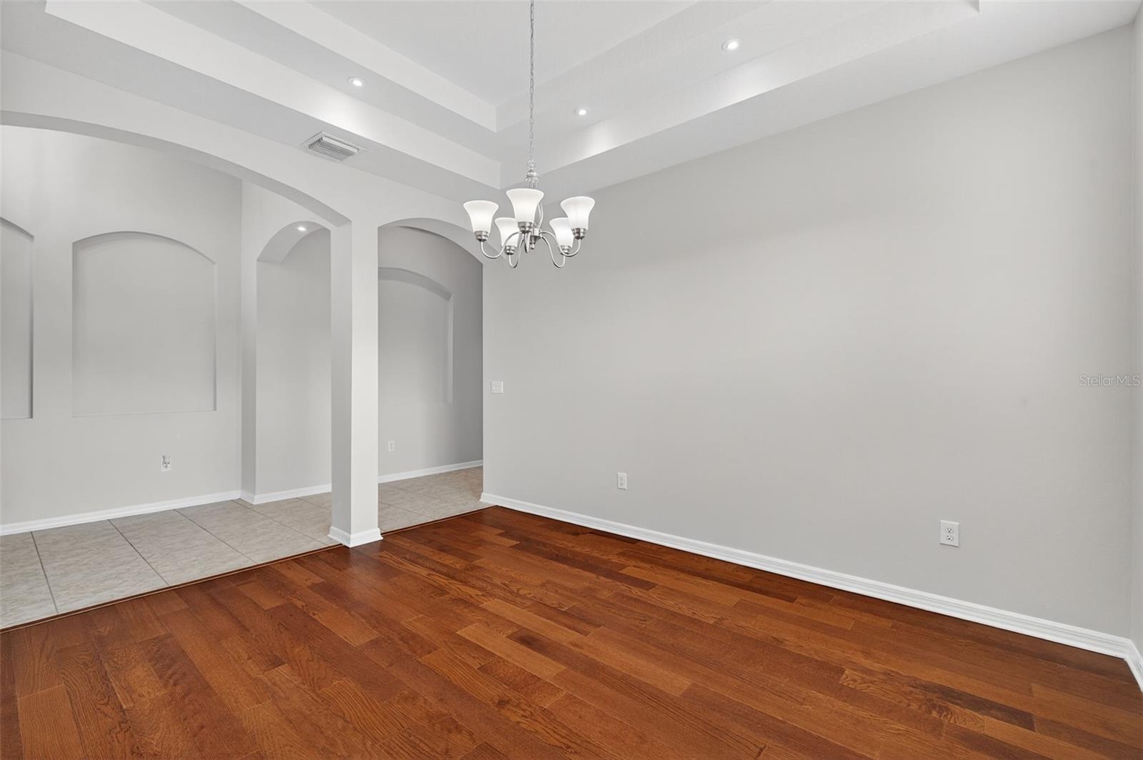 Image 10 of 99 For 8437 White Poplar Drive