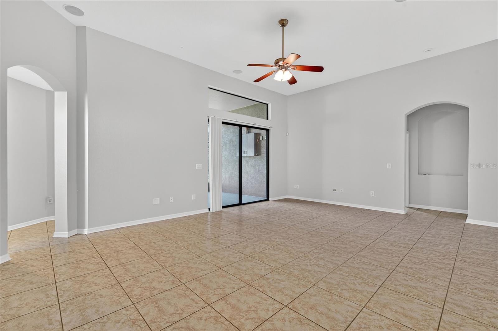 Image 12 of 99 For 8437 White Poplar Drive