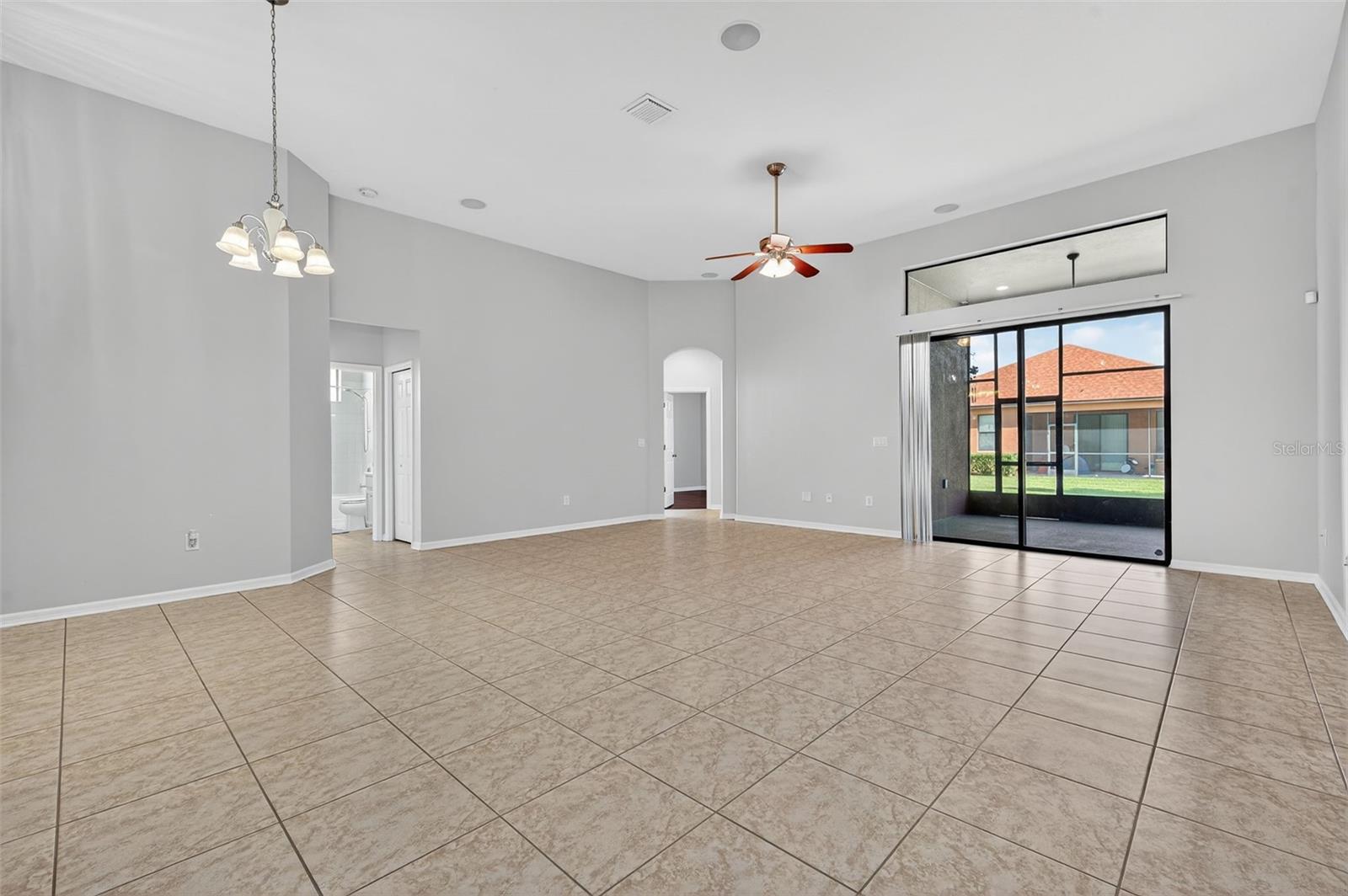 Image 13 of 99 For 8437 White Poplar Drive