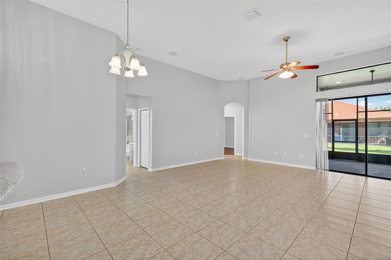 Image 17 of 99 For 8437 White Poplar Drive