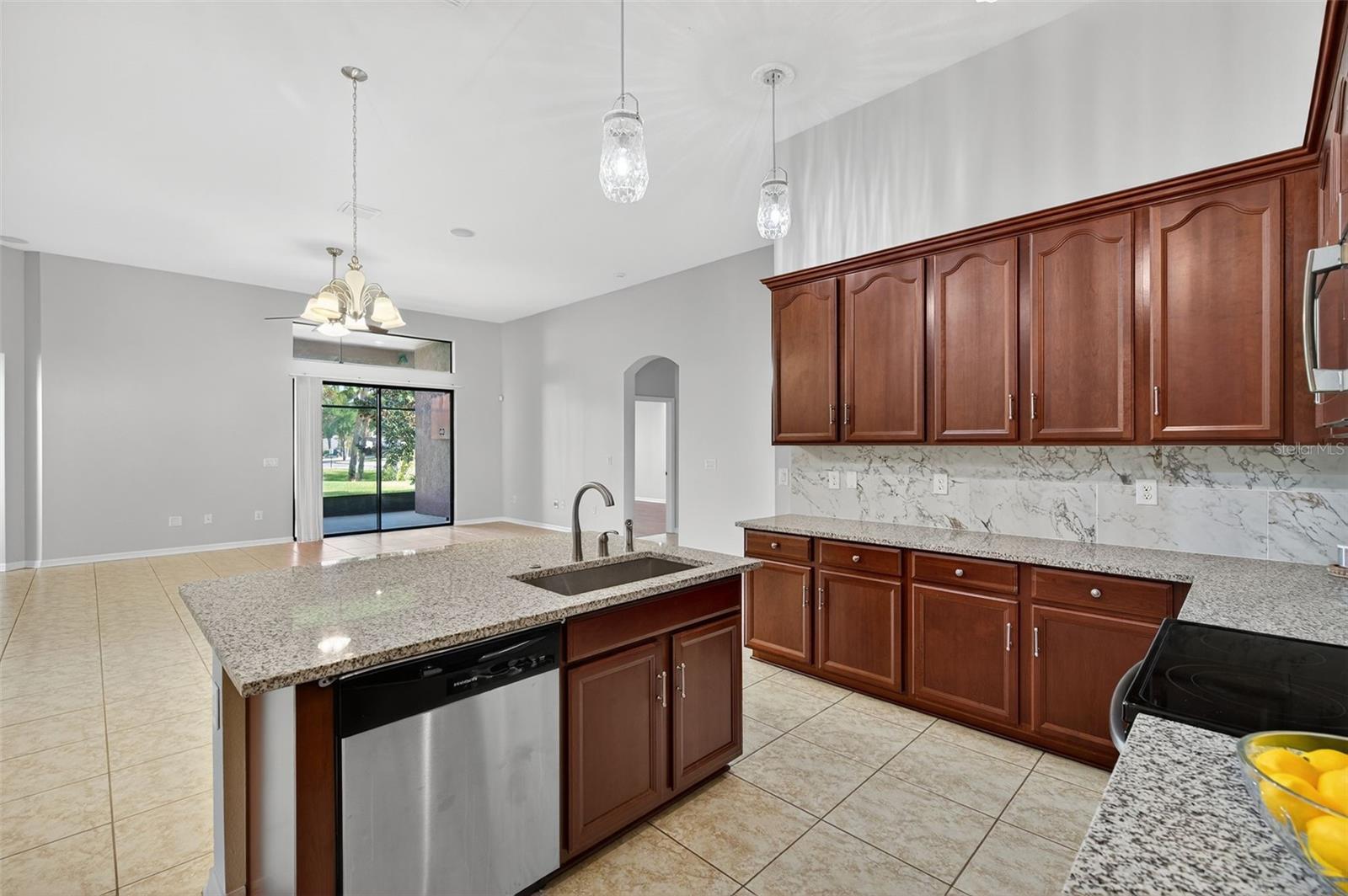 Image 18 of 99 For 8437 White Poplar Drive