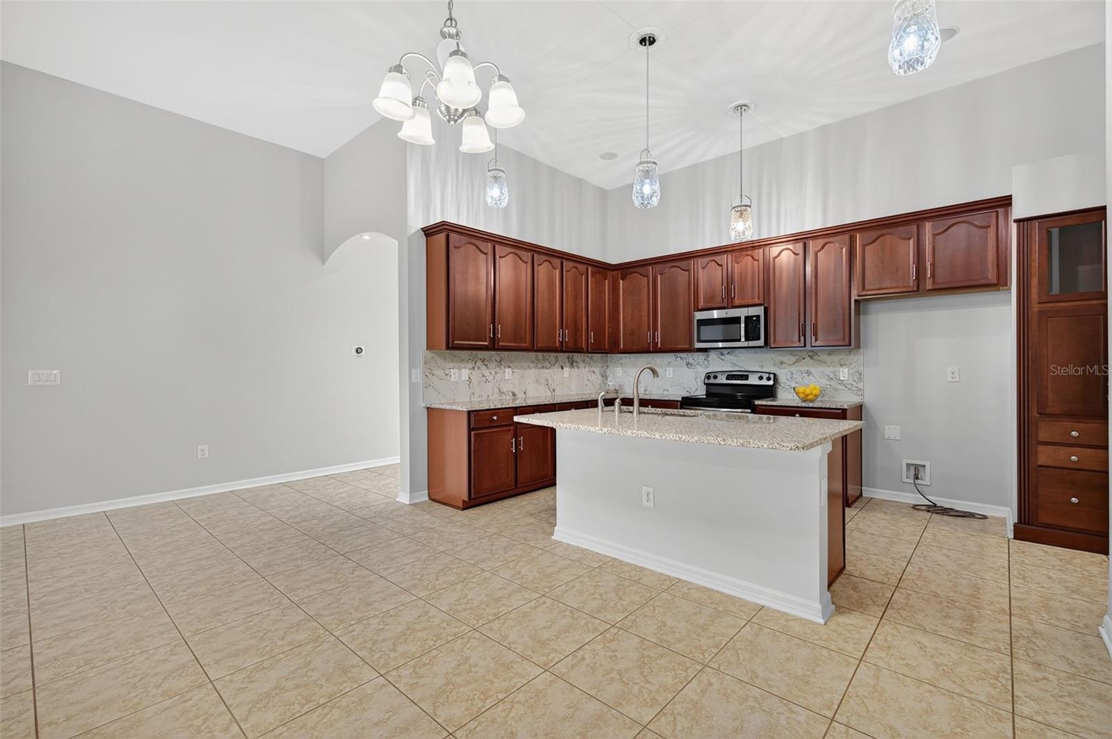 Image 19 of 99 For 8437 White Poplar Drive