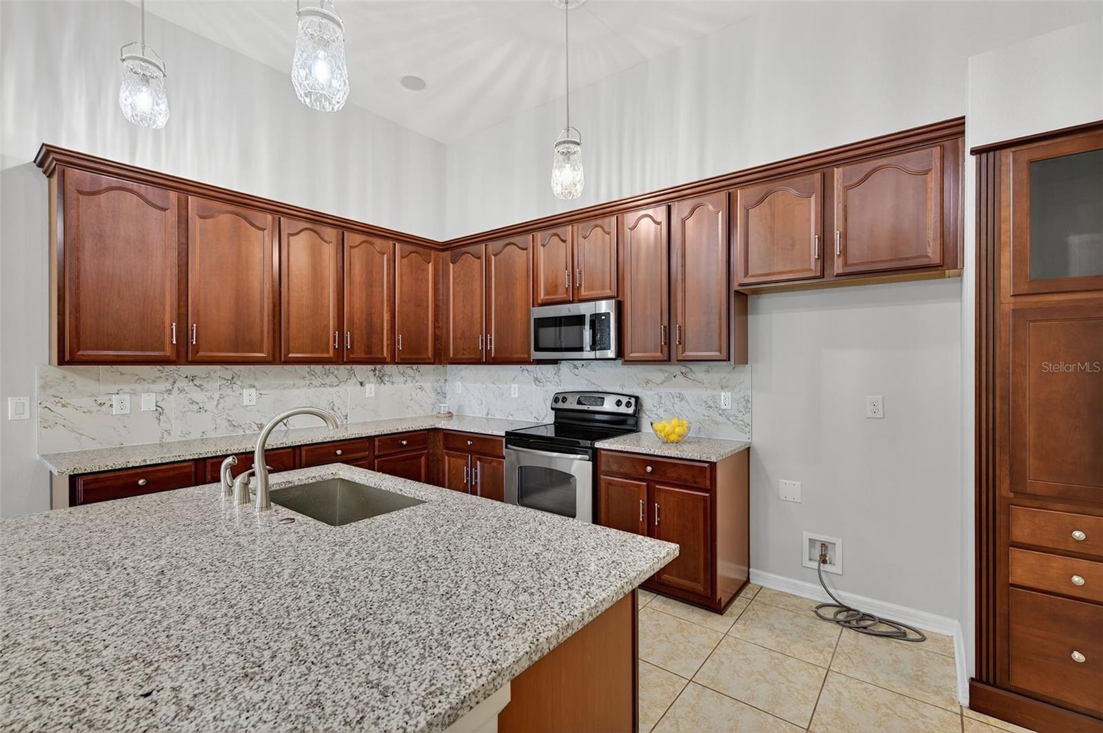 Image 20 of 99 For 8437 White Poplar Drive