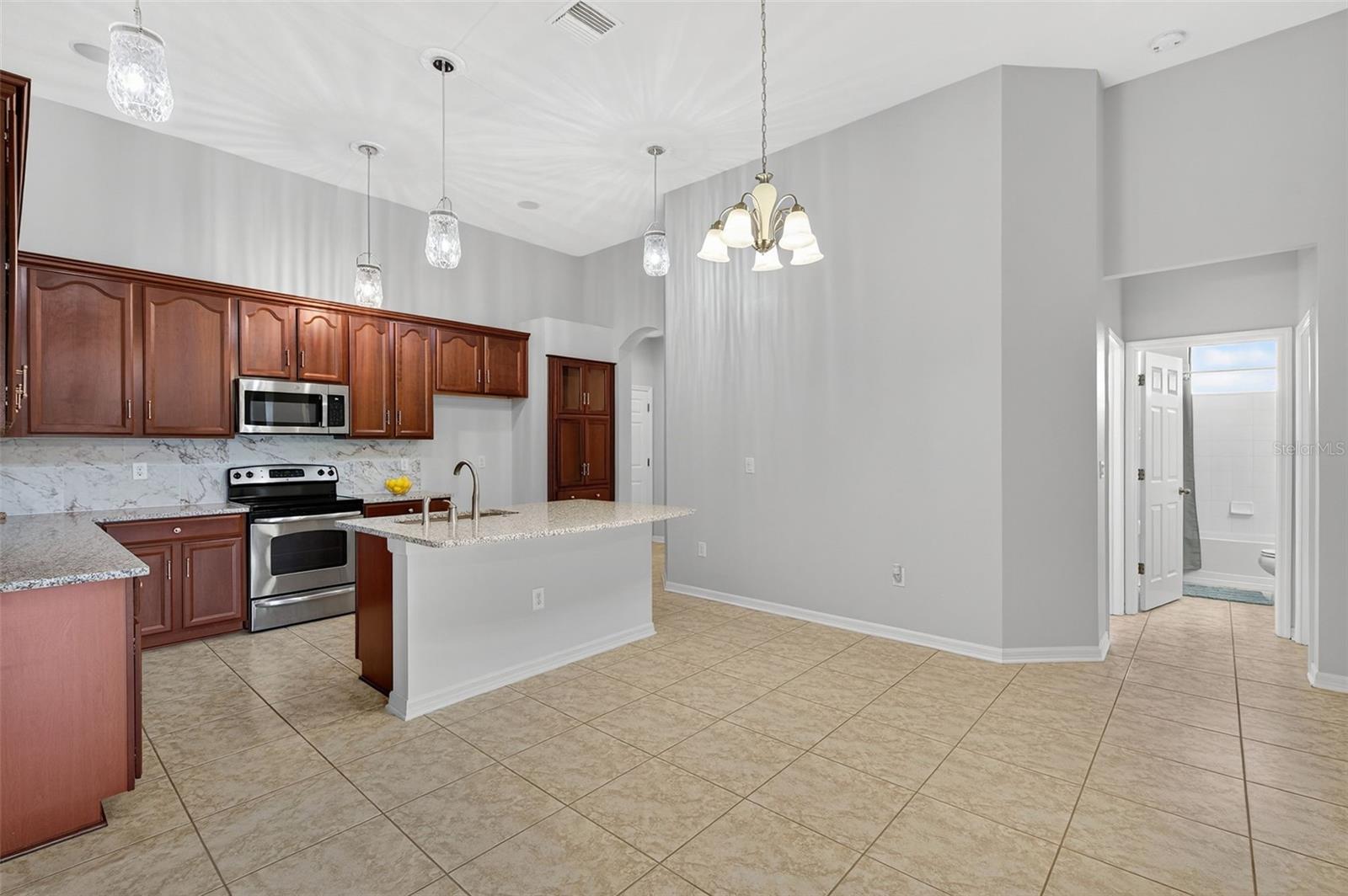 Image 21 of 99 For 8437 White Poplar Drive