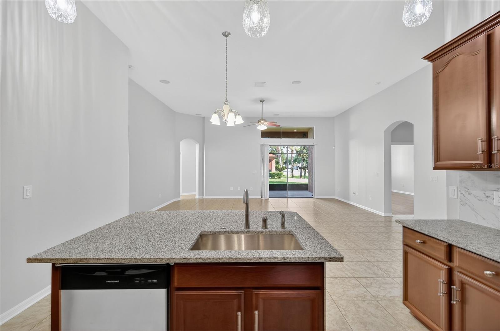 Image 24 of 99 For 8437 White Poplar Drive