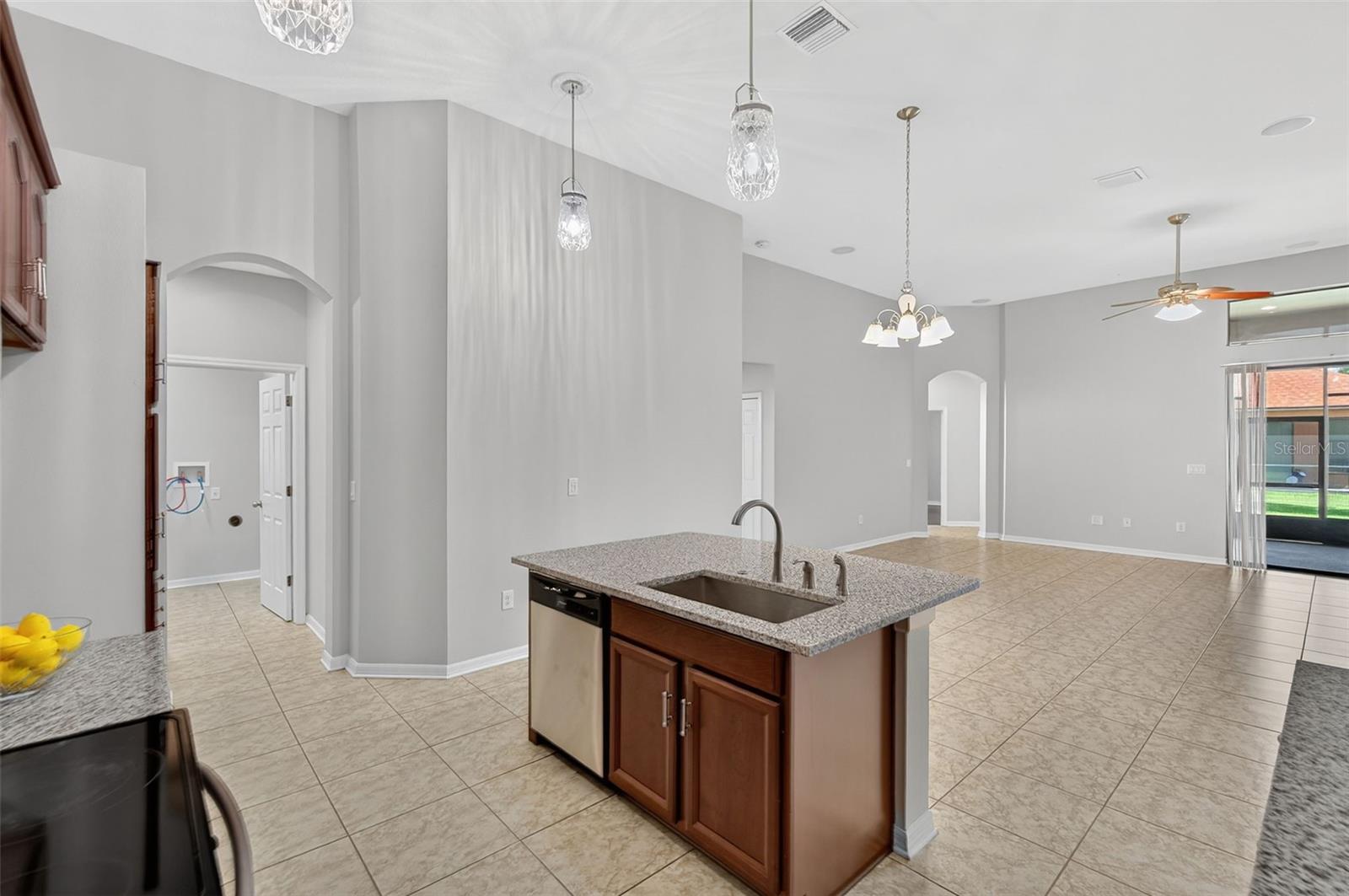 Image 25 of 99 For 8437 White Poplar Drive