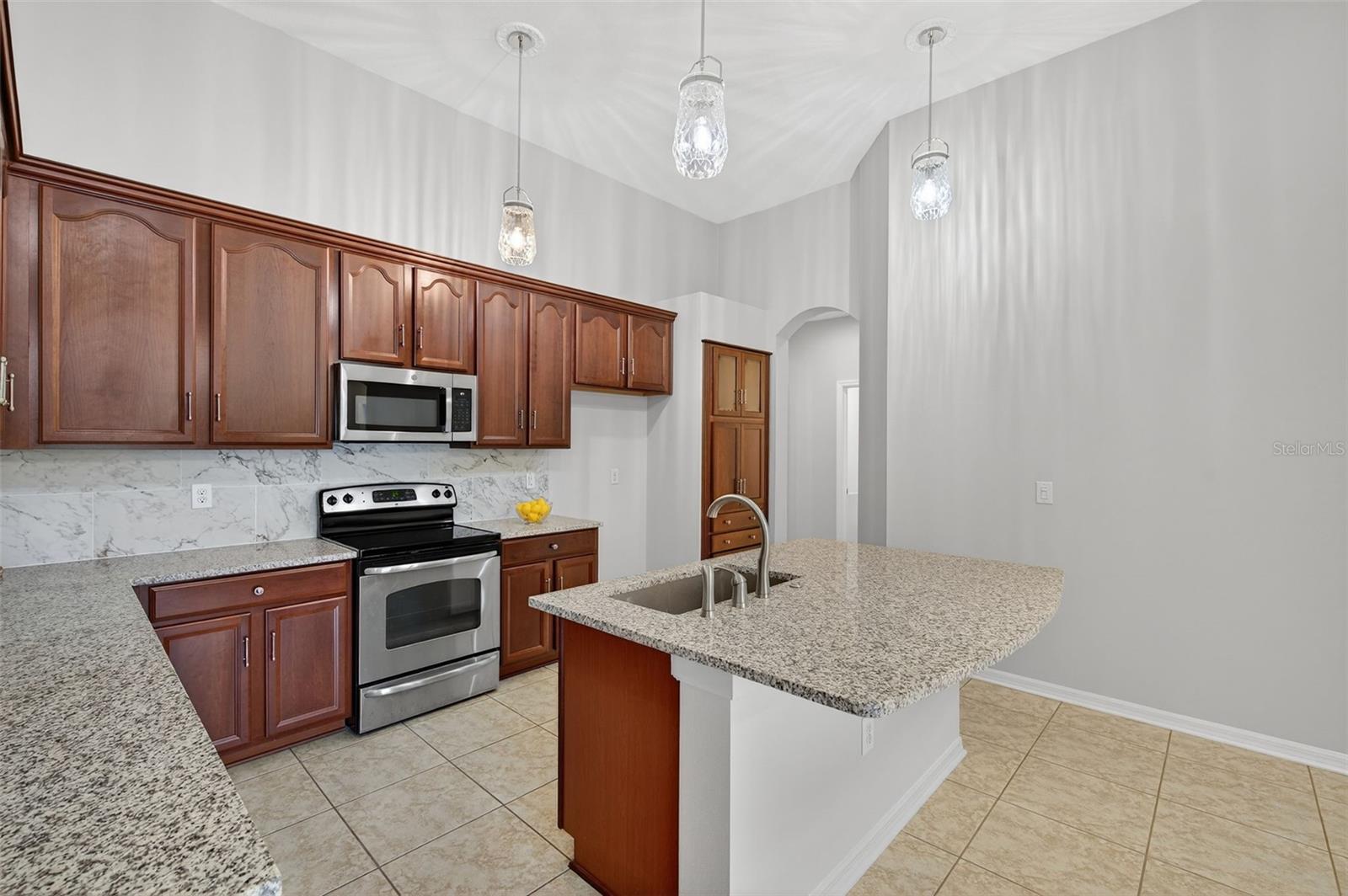 Image 26 of 99 For 8437 White Poplar Drive