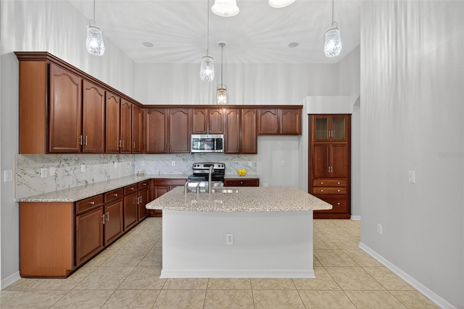 Image 28 of 99 For 8437 White Poplar Drive