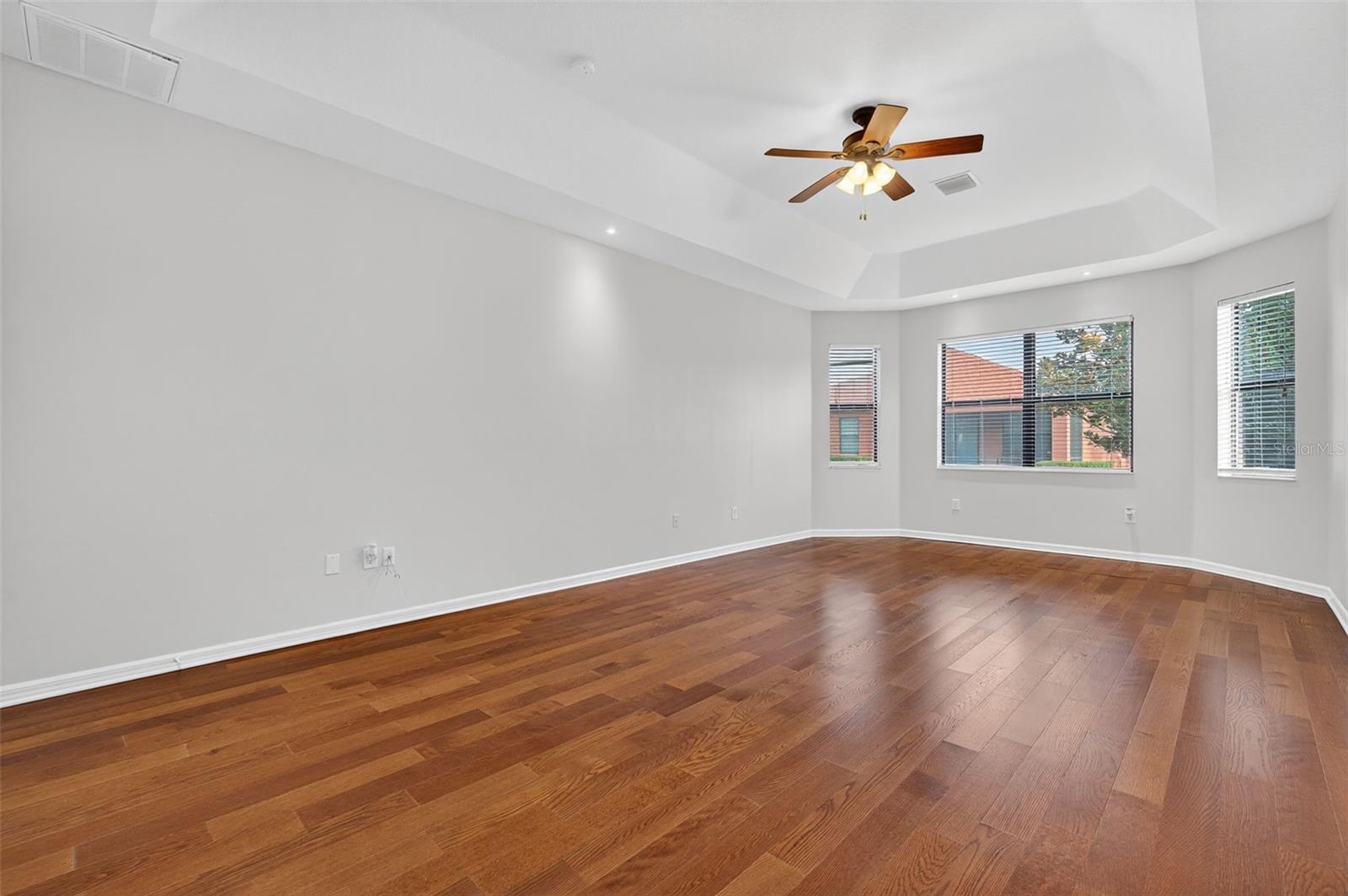 Image 32 of 99 For 8437 White Poplar Drive