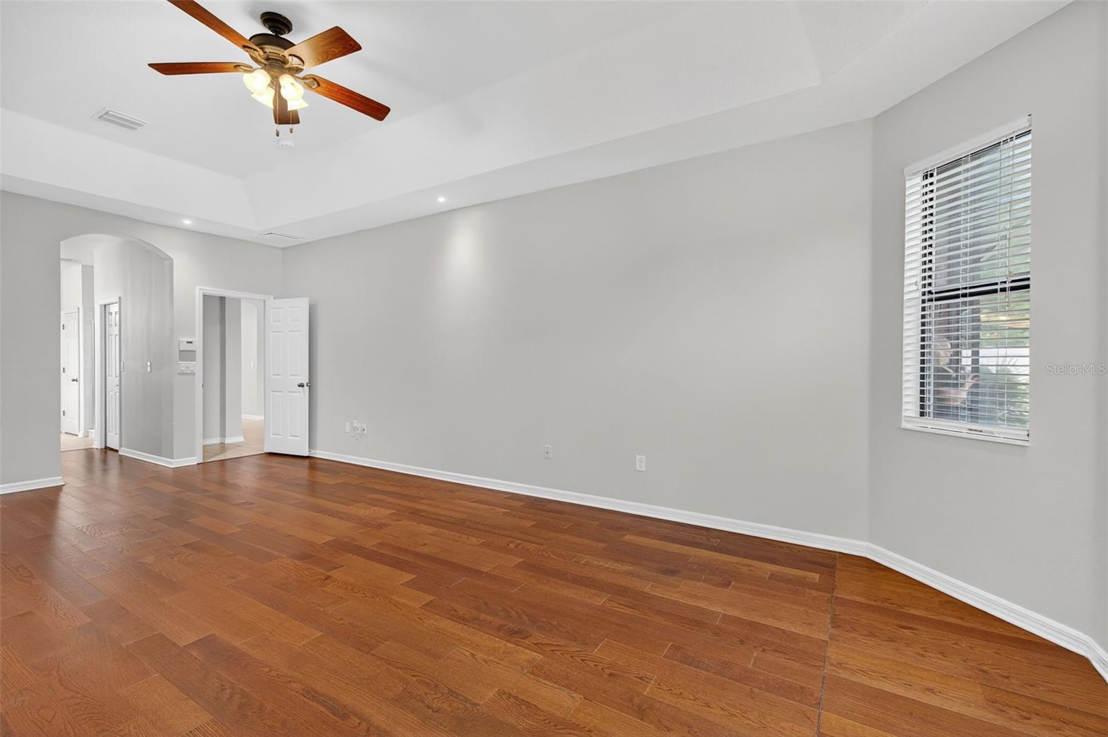 Image 34 of 99 For 8437 White Poplar Drive