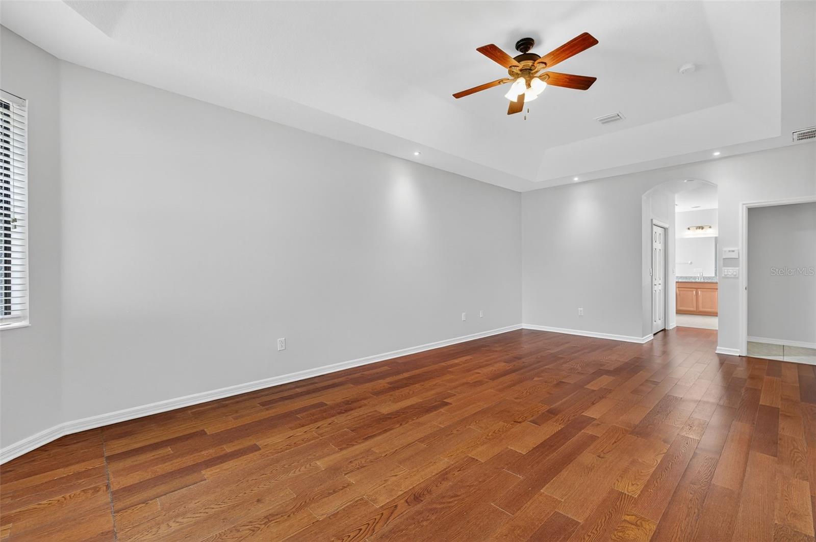 Image 35 of 99 For 8437 White Poplar Drive