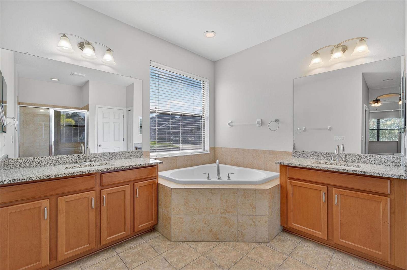 Image 38 of 99 For 8437 White Poplar Drive