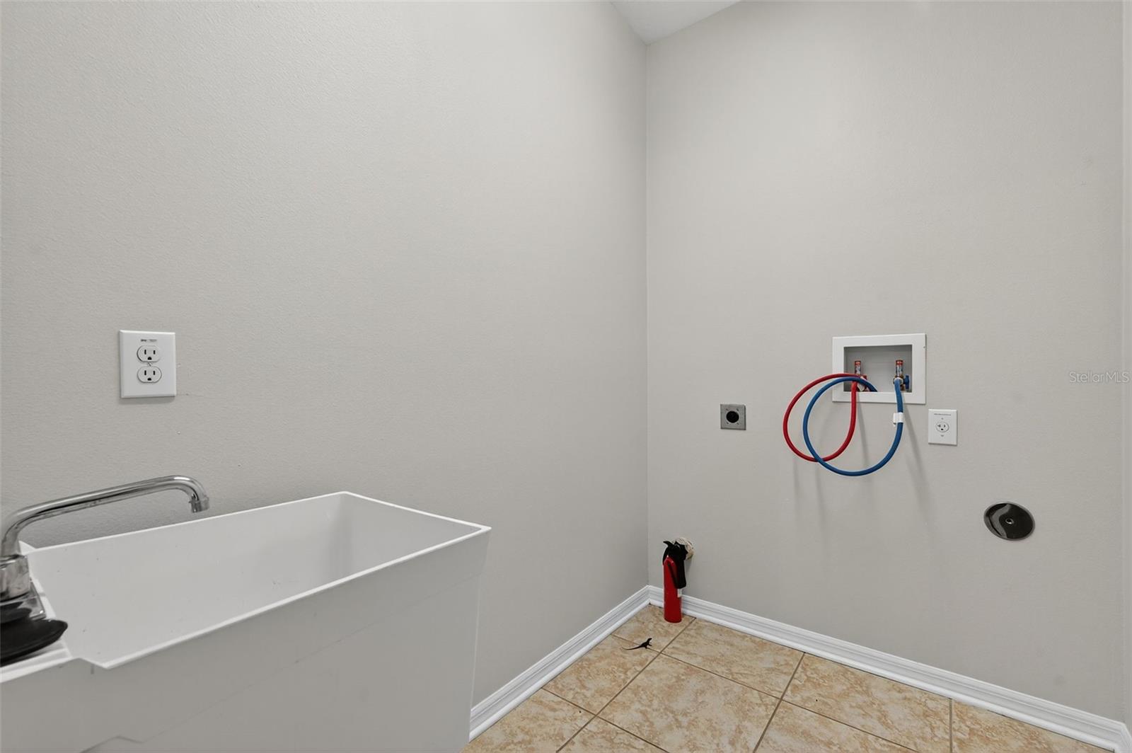 Image 63 of 99 For 8437 White Poplar Drive