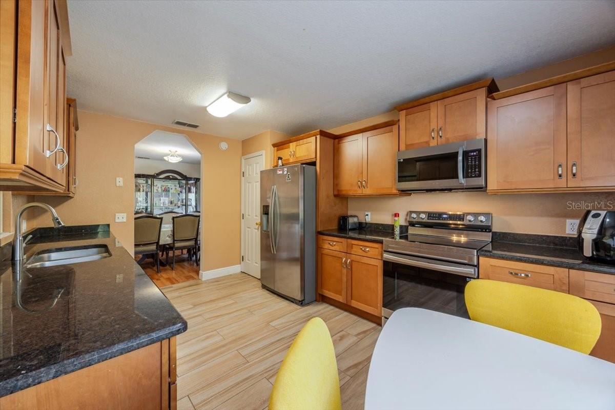 Image 10 of 28 For 366 Glenridge Loop