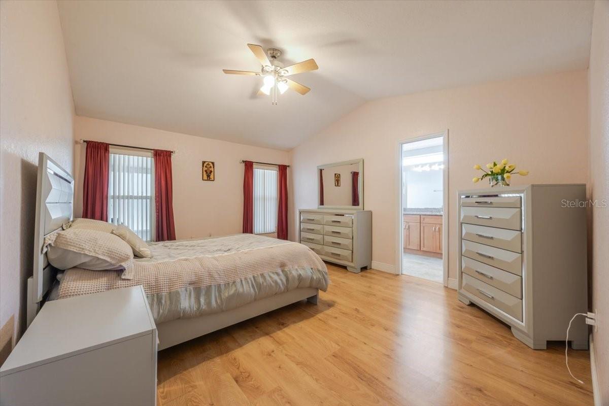 Image 11 of 28 For 366 Glenridge Loop