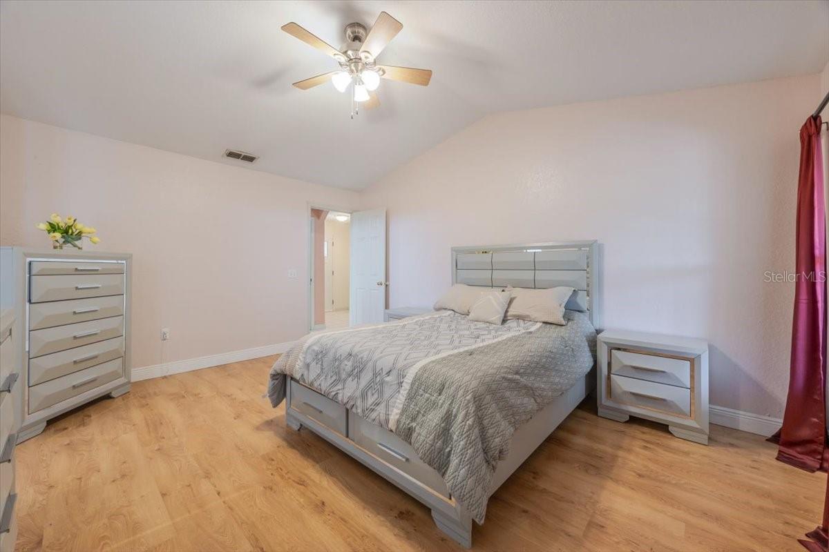 Image 12 of 28 For 366 Glenridge Loop