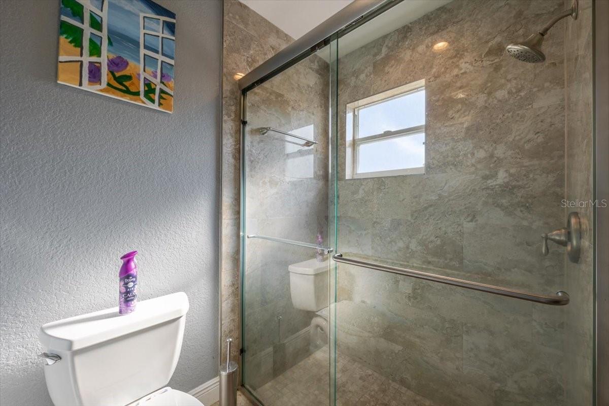 Image 14 of 28 For 366 Glenridge Loop