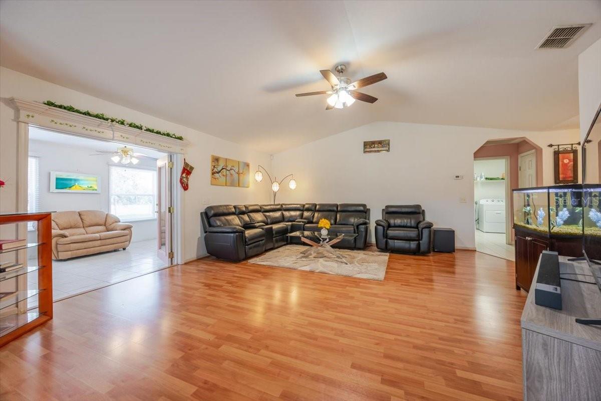 Image 5 of 28 For 366 Glenridge Loop