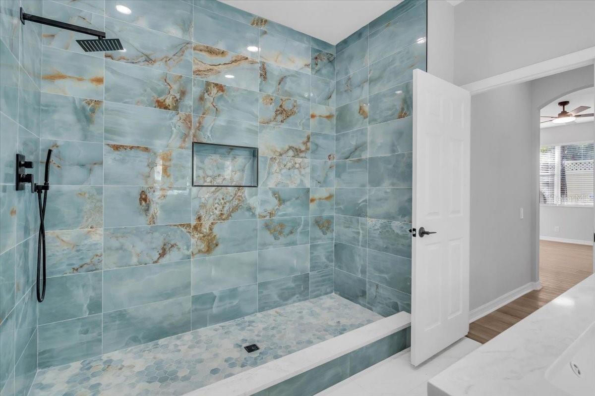 Image 16 of 45 For 3290 Covered Bridge Drive W