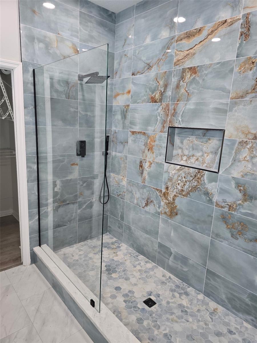 Image 17 of 45 For 3290 Covered Bridge Drive W