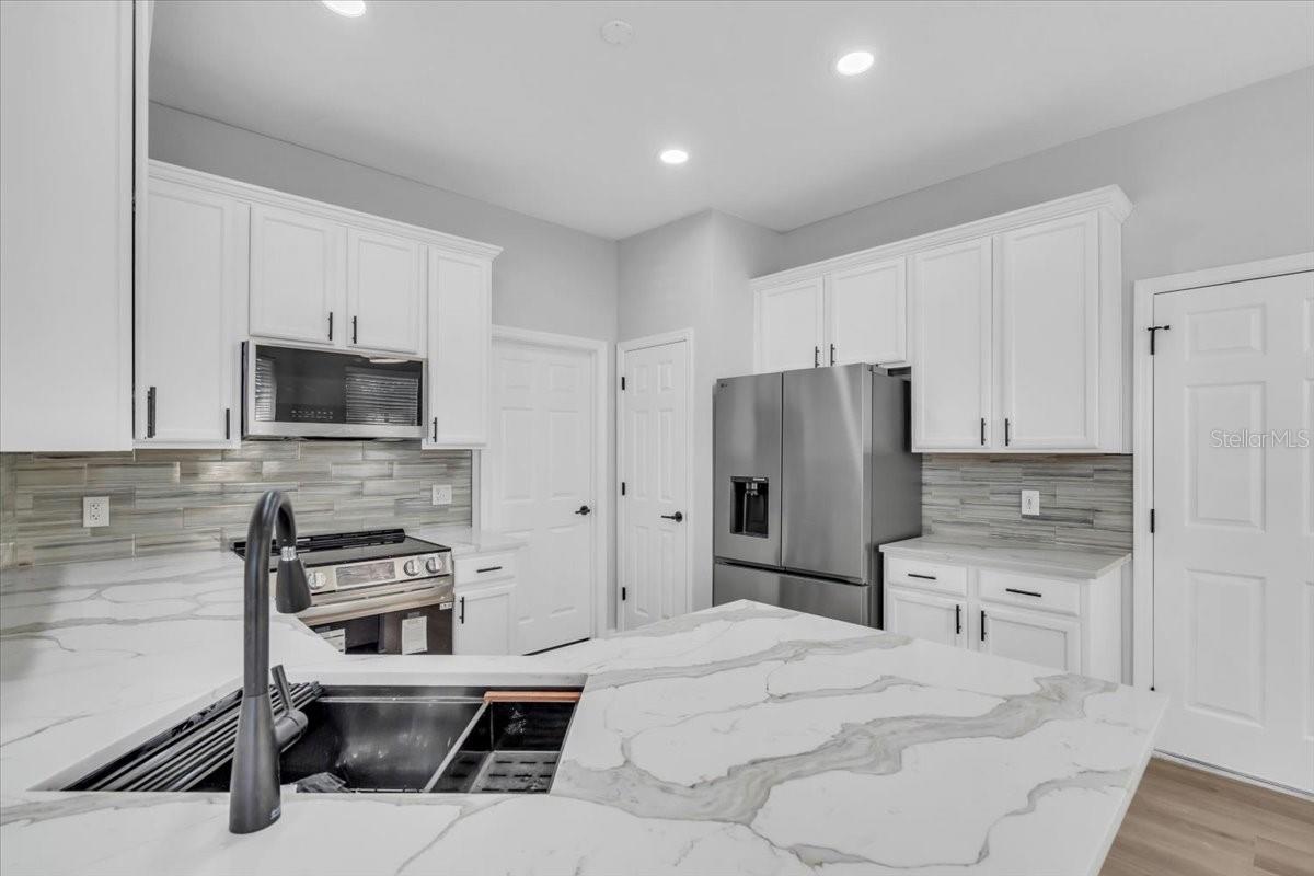 Image 5 of 45 For 3290 Covered Bridge Drive W