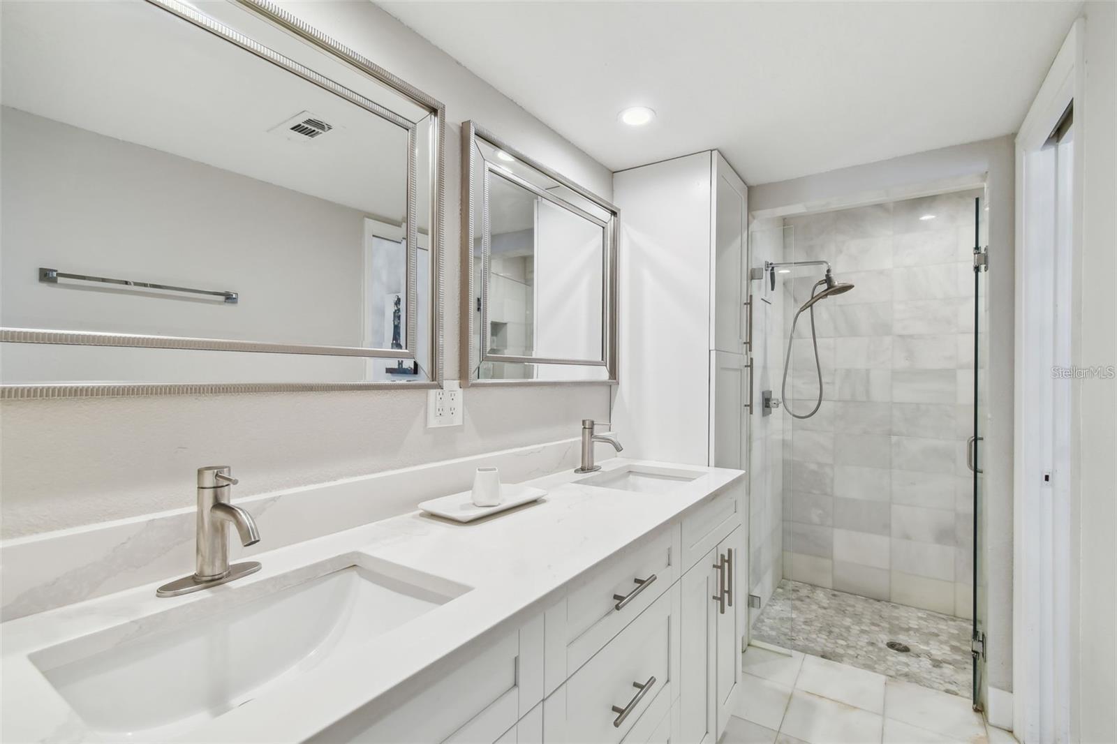 Image 18 of 29 For 4203 Cleveland Street