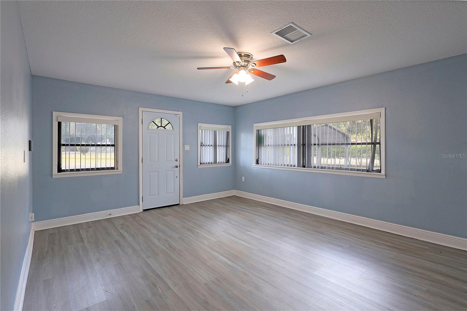 Image 4 of 37 For 2011 148th Avenue