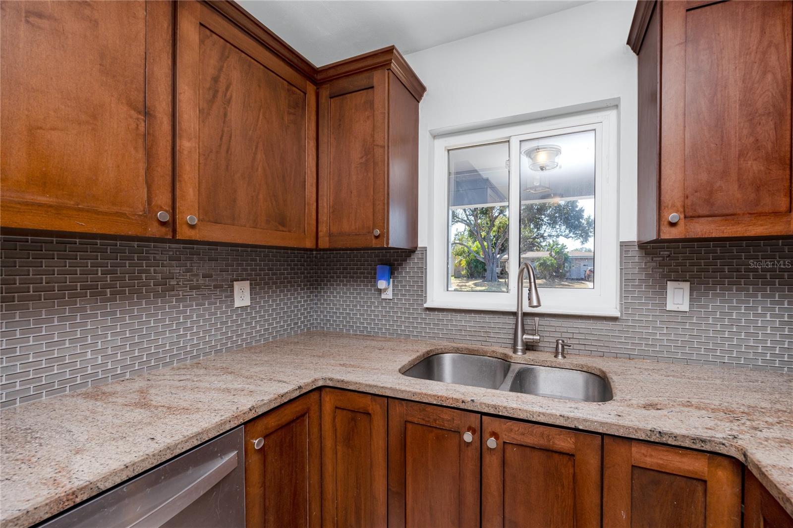 Image 10 of 44 For 5613 35th Avenue N