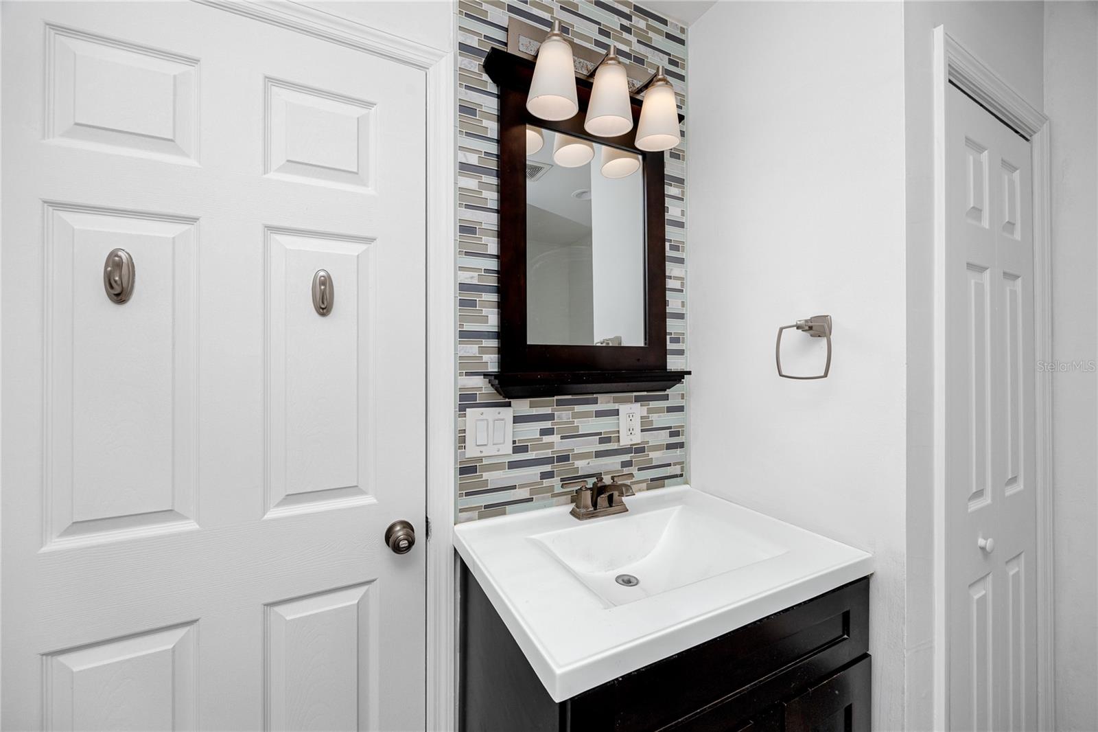 Image 17 of 44 For 5613 35th Avenue N