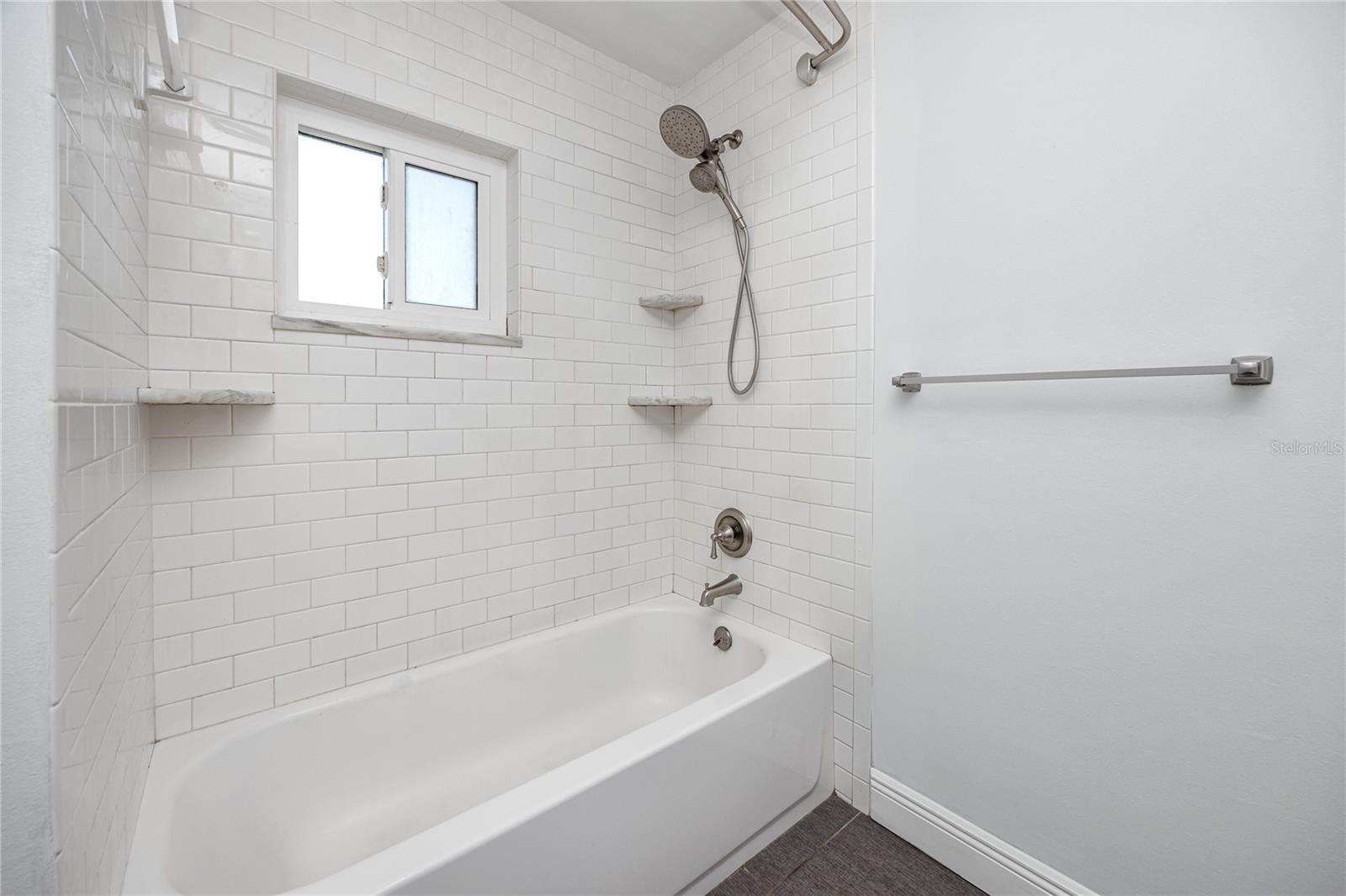 Image 19 of 44 For 5613 35th Avenue N