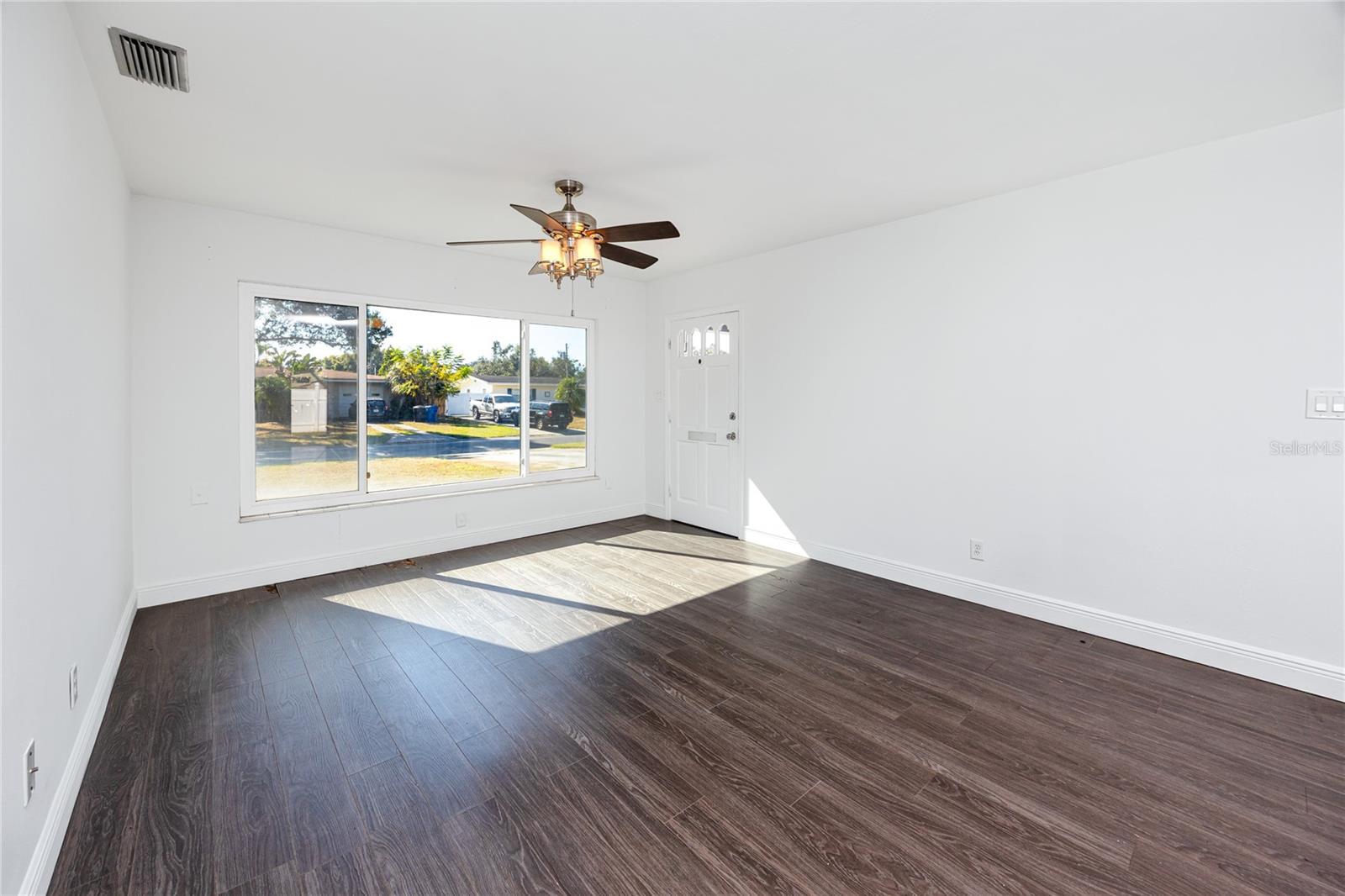 Image 5 of 44 For 5613 35th Avenue N