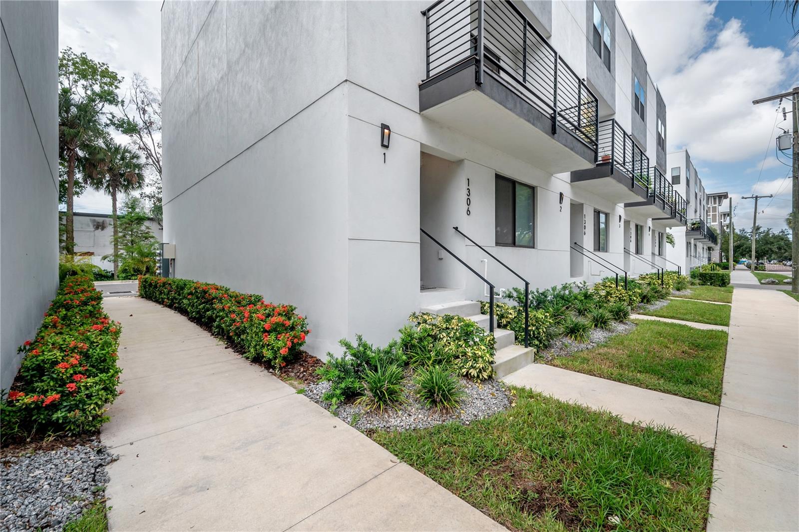 Image 32 of 36 For 1306 Carmen Street 1