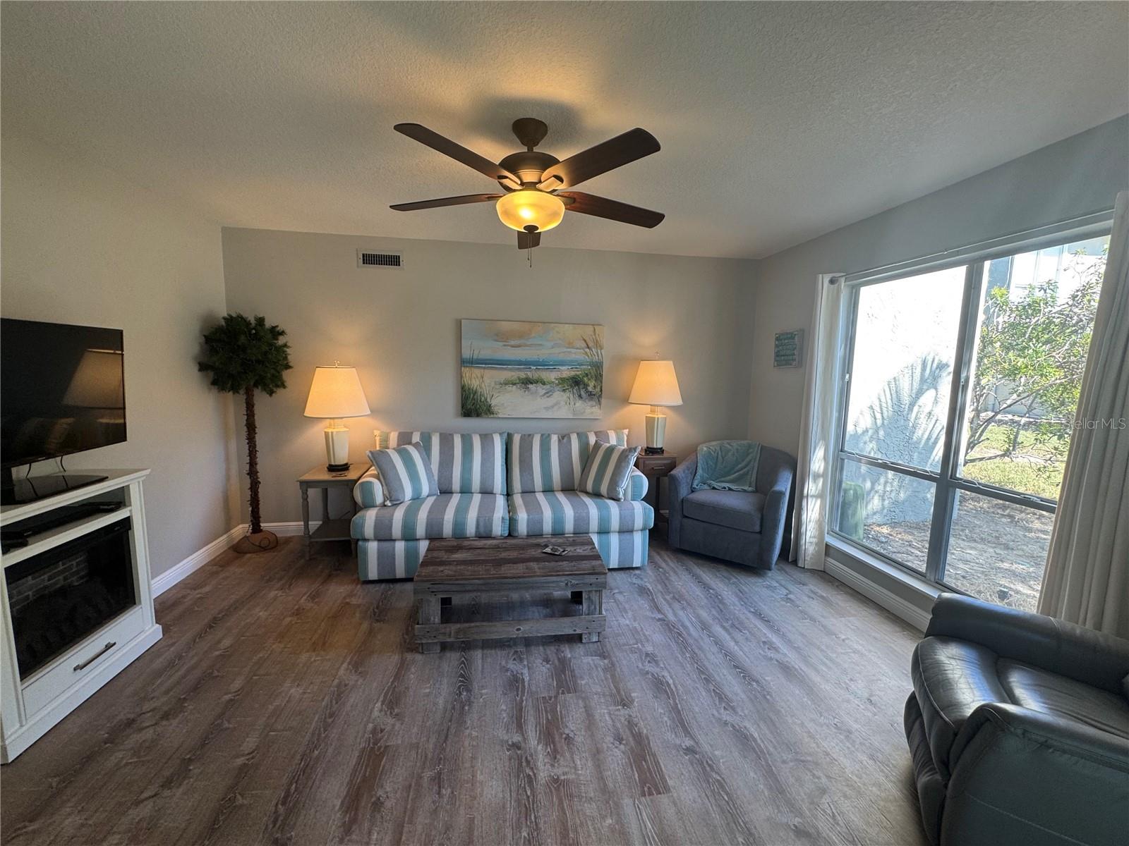 Image 10 of 38 For 621 Windrush Bay Drive 621