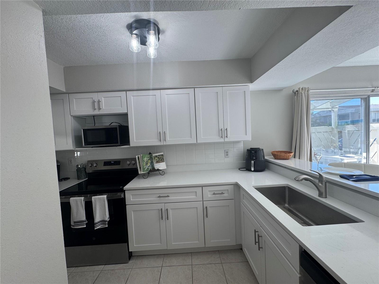 Image 12 of 38 For 621 Windrush Bay Drive 621