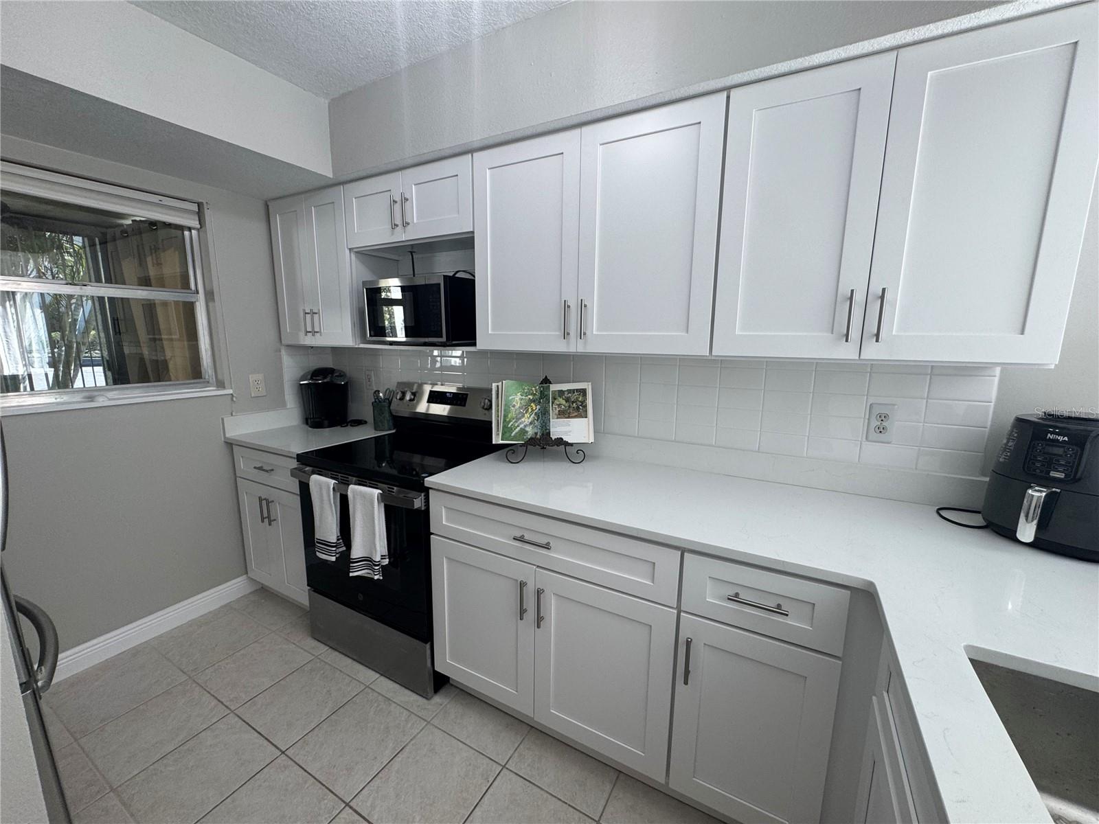 Image 15 of 38 For 621 Windrush Bay Drive 621