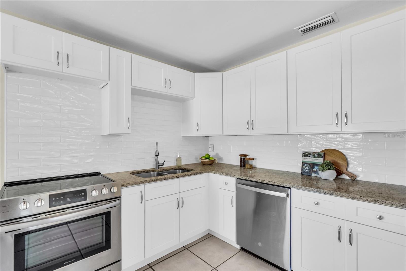 Image 11 of 26 For 5280 16th Avenue N