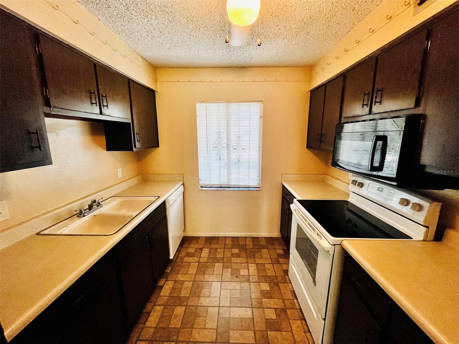 Image 3 of 12 For 7529 Pitch Pine Circle D